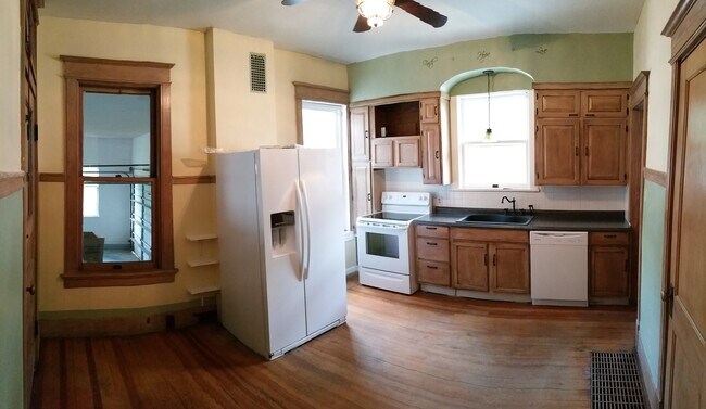 Foto del edificio - 405 E Franklin St