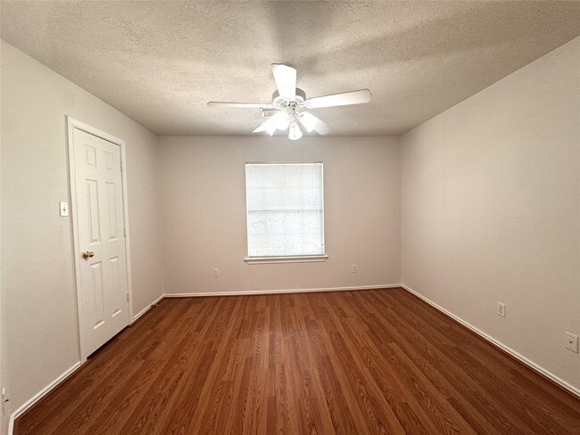 Building Photo - 213 Summerhaze Cir