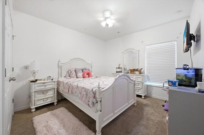 Foto del edificio - 2414 Addison Creek Dr