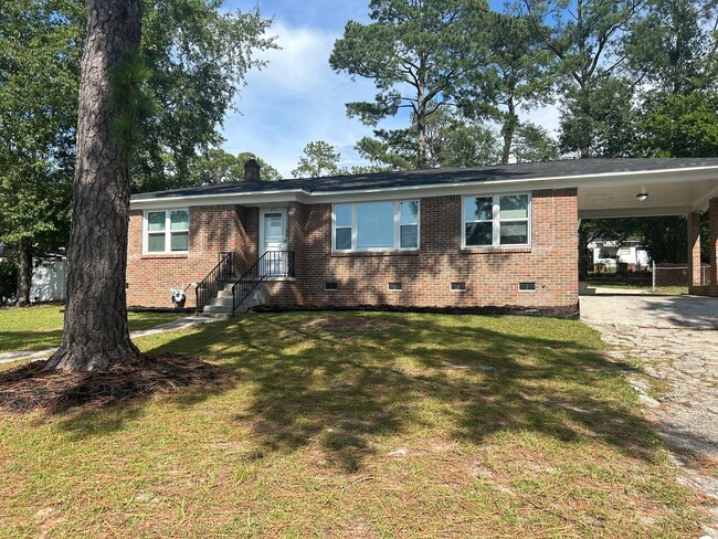 Building Photo - 3711 Kaiser Ave