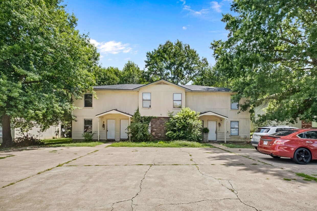 Primary Photo - 514 N Betty Jo Dr