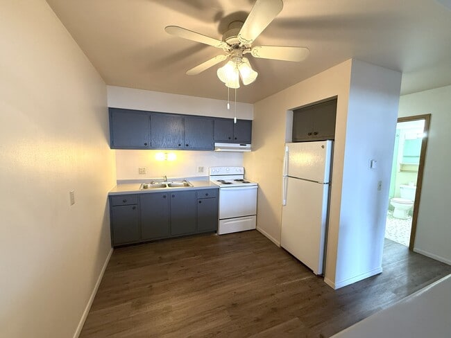 Building Photo - Fleur de Lis Apartments