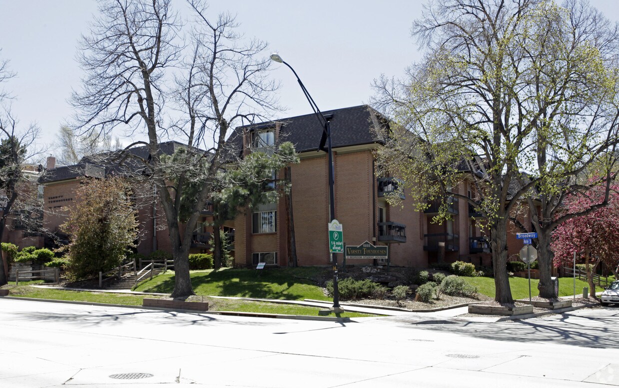 Primary Photo - Varsity Townhouses