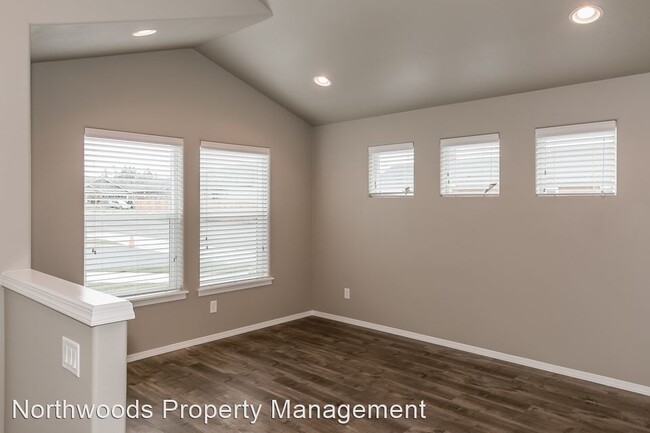 Foto del edificio - 3 br, 2 bath House - 955 Pacific Hwy 99 South