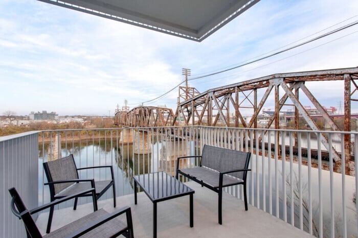 Primary Photo - NEW Listing!! River View, Free Parking, El...