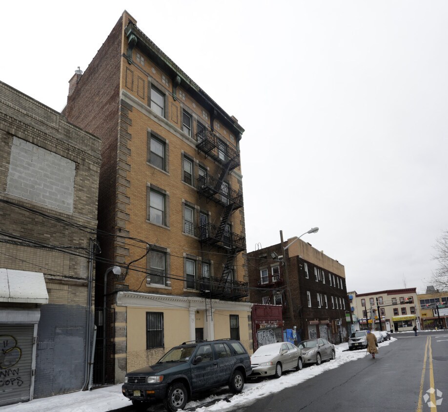 1113 7th Ave, Newark, NJ 07104 Apartments in Newark, NJ