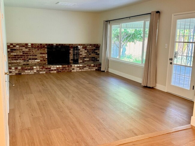 Building Photo - Charming Single-Story Home 4 bed 2 bath in Pleasanton’s Desirable Birdland Neighborhood