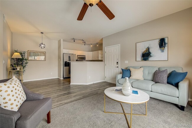 Open concept, perfect for entertaining - 10784 W 63rd Pl