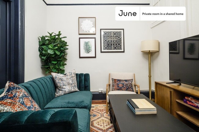 Building Photo - Room in Shared 4 bed/1 bath home in Hell's Kitchen