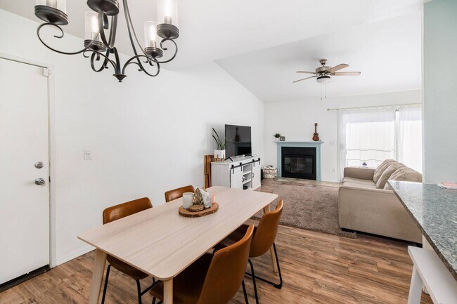 Foto del edificio - 4776 Mayten Ct