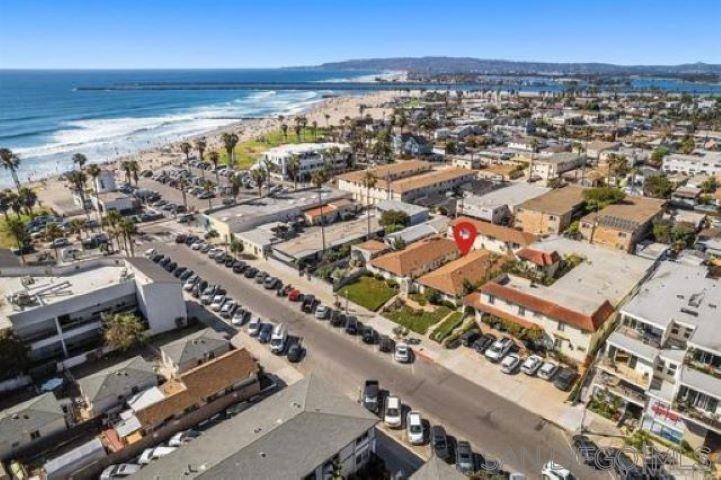 Primary Photo - 5058-68 Santa Monica Ave