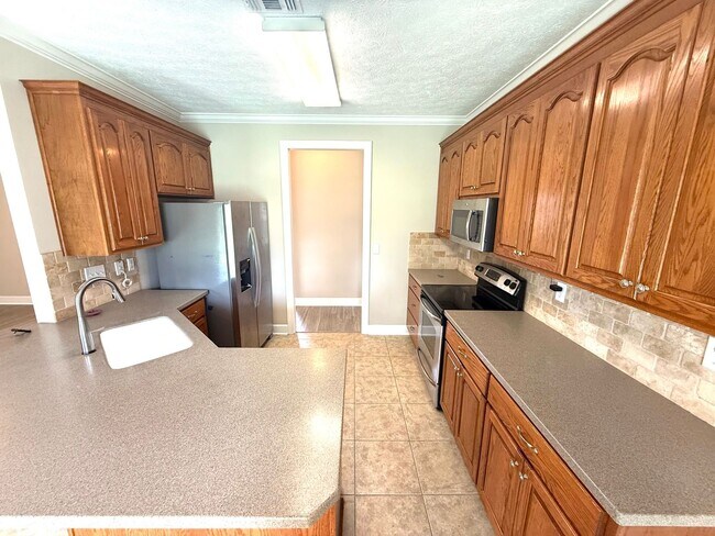 Foto del edificio - ** 4 bed 2 bath located by Prattville High...
