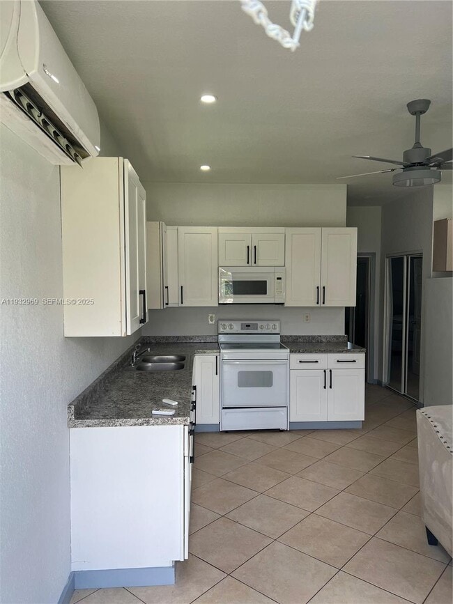 Foto del edificio - 15900 SW 54th Pl