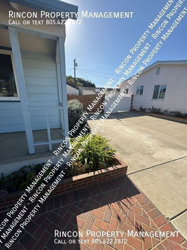 Building Photo - 3 Bedroom Single Family Home in Midtown. A...