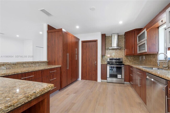 Foto del edificio - 8951 Byron Ave