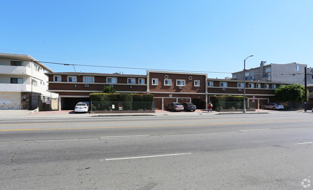 Edificio - 14735 Roscoe Blvd