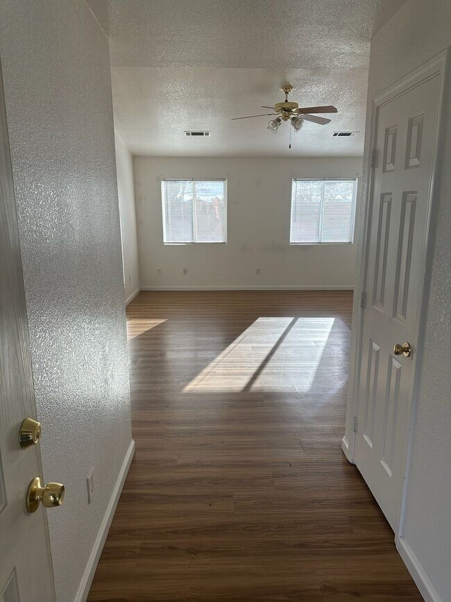 Foto del edificio - 1925 Shaver Pl