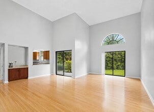 Building Photo - 3130 Kingswood Terrace