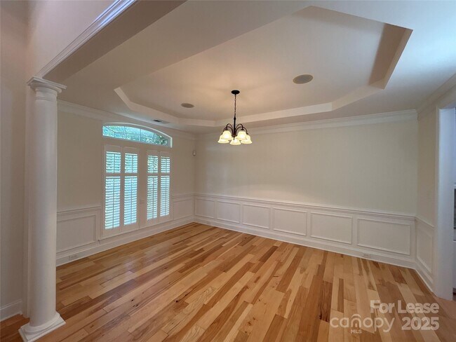 Foto del edificio - 9599 Audley End Ct NW