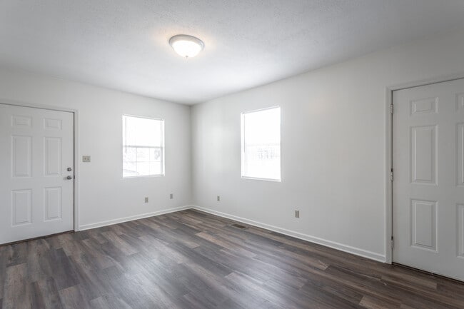 Building Photo - 420 Hedgewood Dr