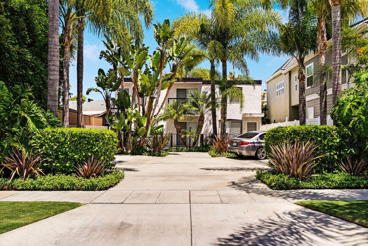 Foto principal - IMMACULATE Townhouse ! 4 blocks to the OCE...