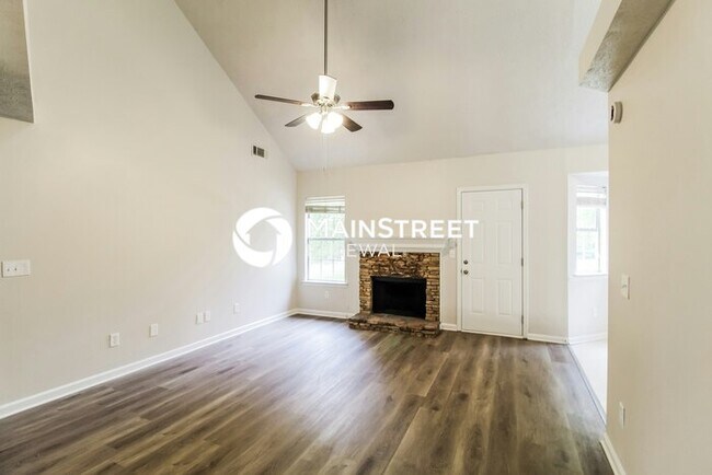 Foto del edificio - 3 Bedroom Pet-Friendly Home in Covington, GA with Main Street Renewal