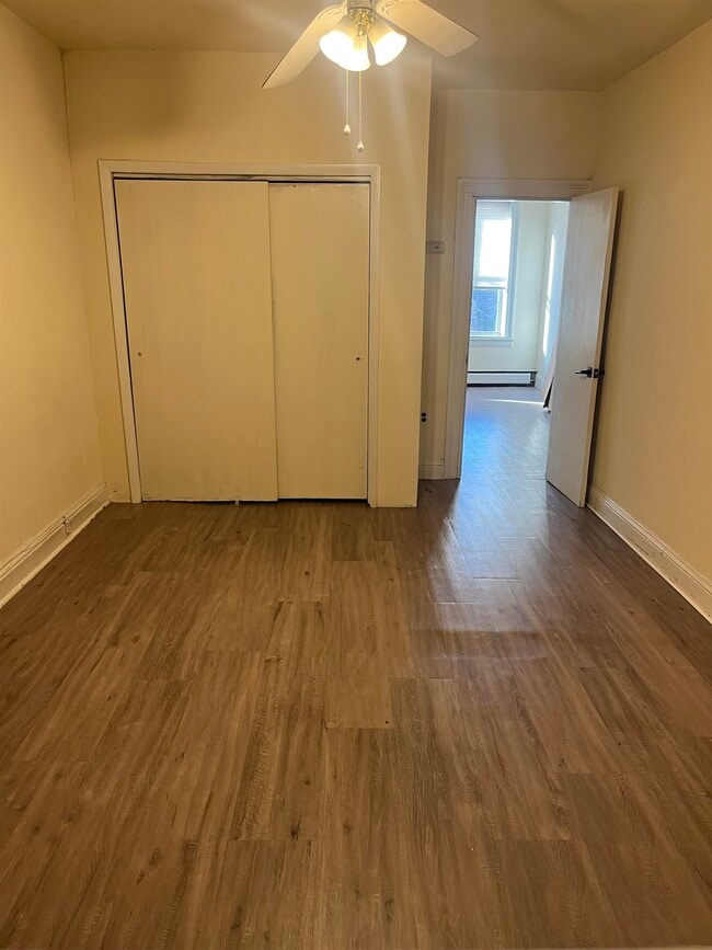 Foto del edificio - 527 Willow Ave