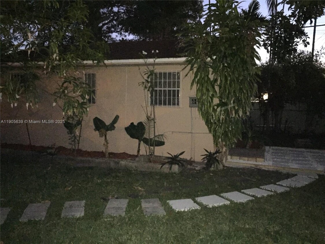 Foto principal - 4440 SW 1st St