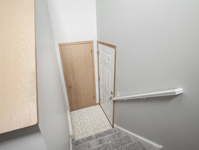 Building Photo - 521 Silverstone Dr