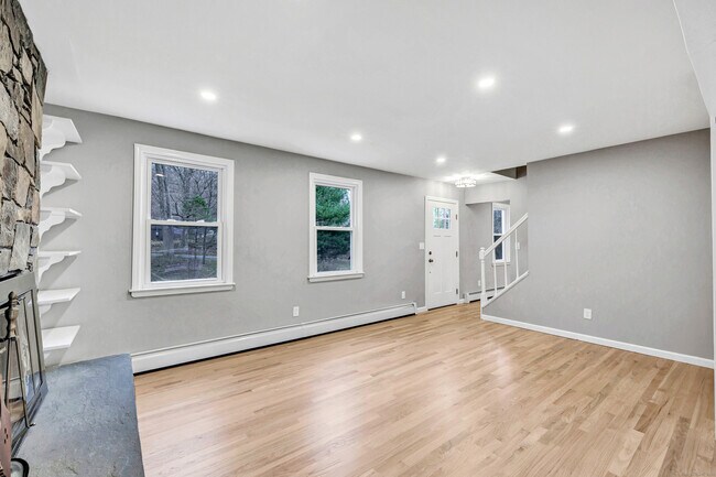 Foto del edificio - 19 Good Hill Rd