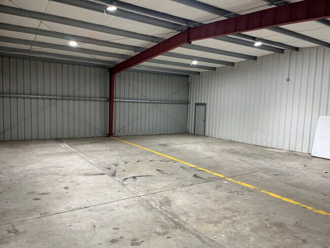 Building Photo - 12780 Hanford Armona Rd