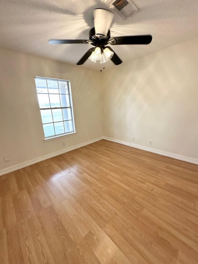 Foto del edificio - 3 Bed 2 Bath Ready to Rent!