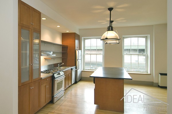 Primary Photo - Superb 2 Bedroom Apartment for Rent in Dumbo!