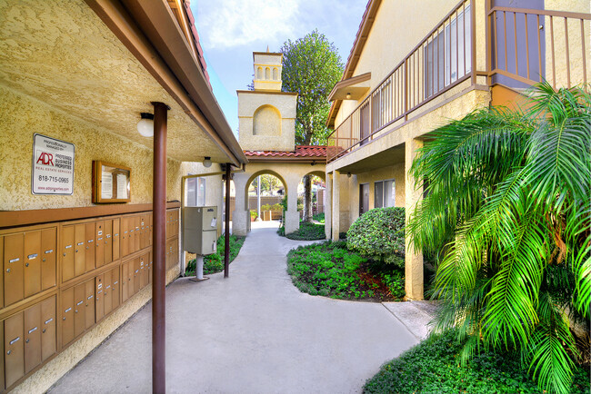 Área de entrada/buzón - Las Flores Apartments