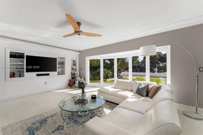 Foto del edificio - 7901 Noremac Ave