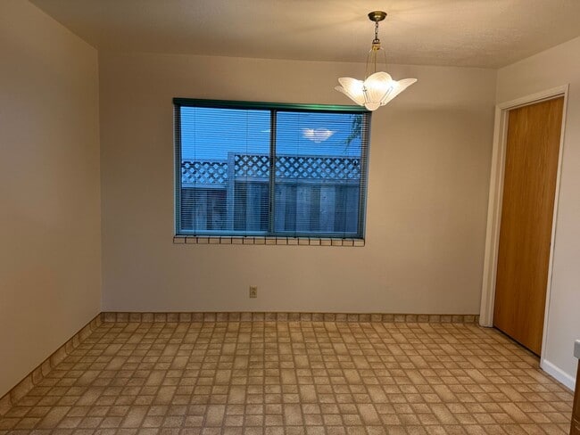 Building Photo - 370 Wright Ave