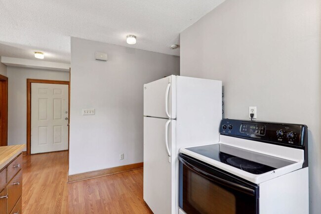 Building Photo - 2723 E 38th St