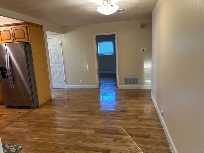 Foto del edificio - Pleasanton 4 bed/2 bath, Hardwood Floors, ...