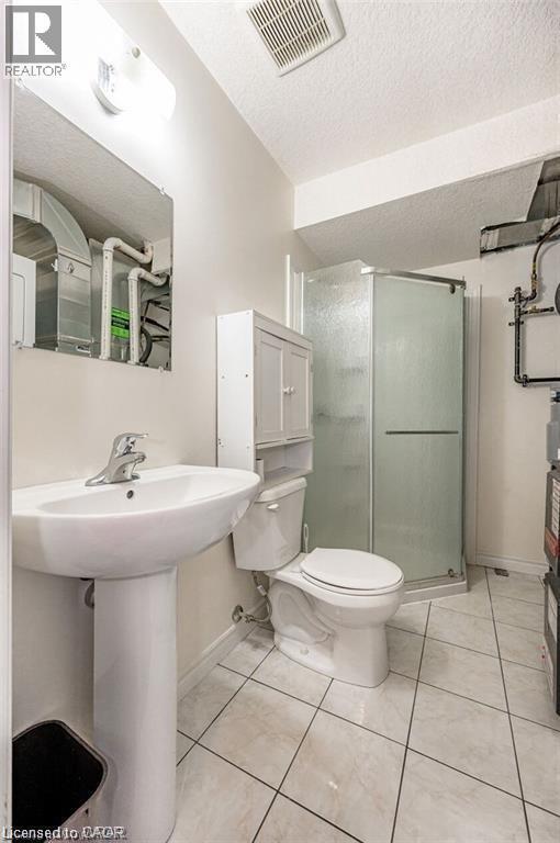 Building Photo - 37 Edna St