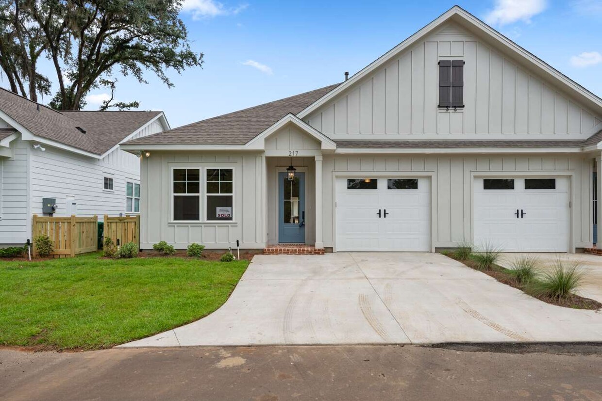 Primary Photo - 4725 Mahan Dr