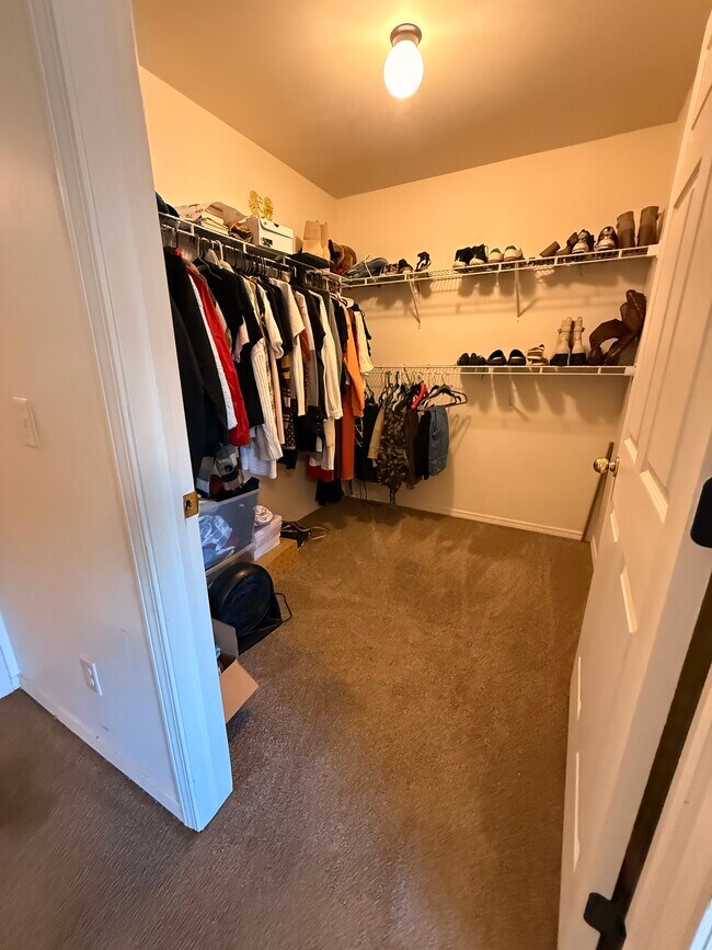 Building Photo - 3708 Farm Cir