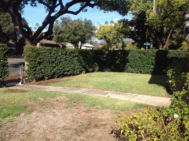 Foto del edificio - 1726 N Los Robles Ave