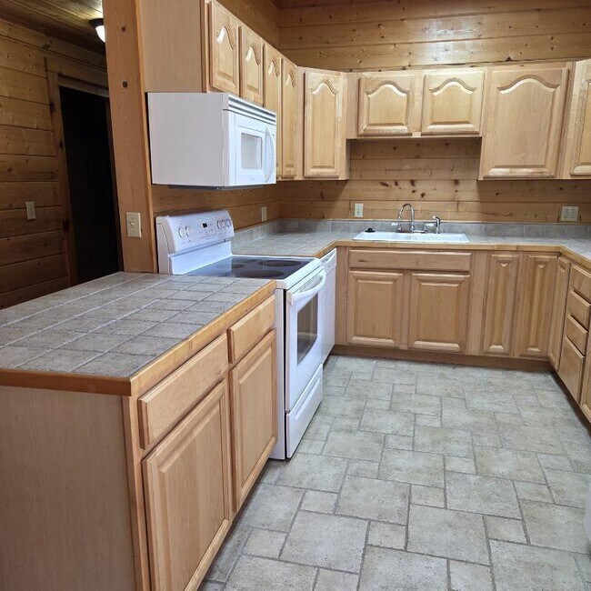 Foto del edificio - 7749 Mcgur Rd