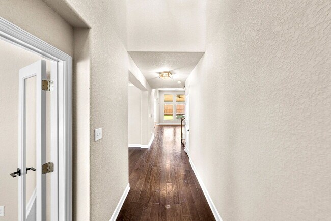 Foto del edificio - No Rear Neighbors, 3 Car Garage, a Chef's Kitchen, and Room for Everyone