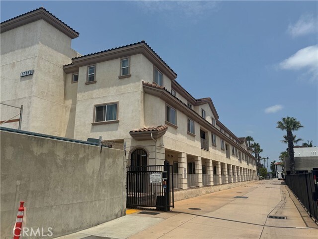 Foto del edificio - 17168 Newhope St