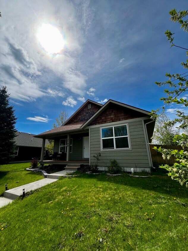 Primary Photo - Three Bedroom Home for Lease in West Bozem...