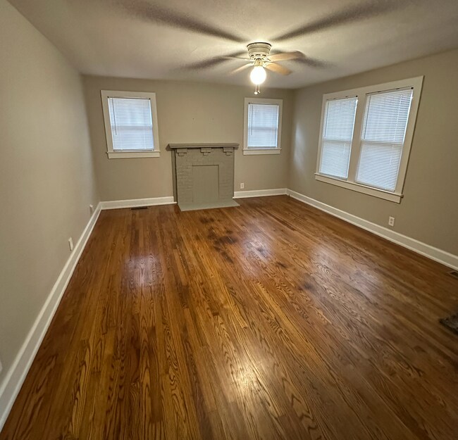 Building Photo - 2 Bedroom/1 Bathroom House - Florence,  AL