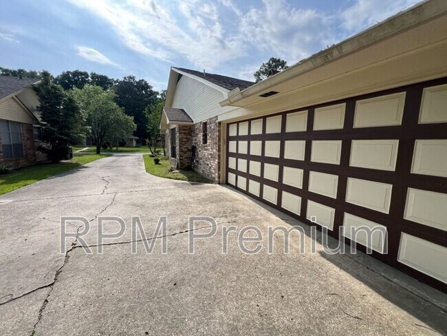 Foto del edificio - 13936 Cayuga Dr