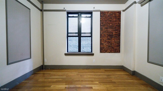 Building Photo - 2 br, 1 bath  - 921 Saint Marks Ave