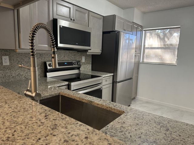 Building Photo - 3130 Millwood Ter